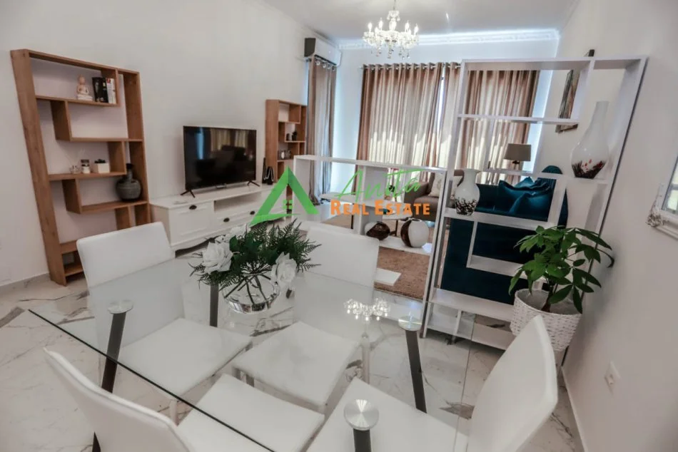 Tirane, jepet me qera apartament 1+1 Kati 6, 78 m² (Kompleksi square)