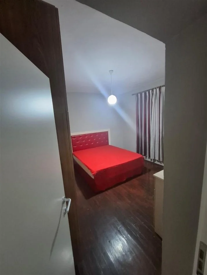 Tirane, jepet me qera apartament 2+1+Ballkon Kati 4, 72 m² 600 € (rruga Ali Demi)