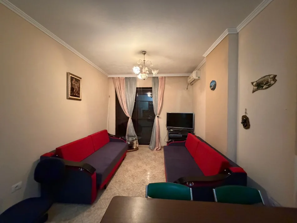 Durres, jepet me qera apartament 1+1+Ballkon Kati 3, 63 m² 350 € (plazh)