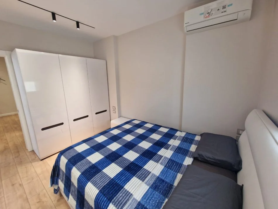 Tirane, jepet me qera apartament 1+1+Ballkon , 70 m² 600 € (Ambasada Amerikane)