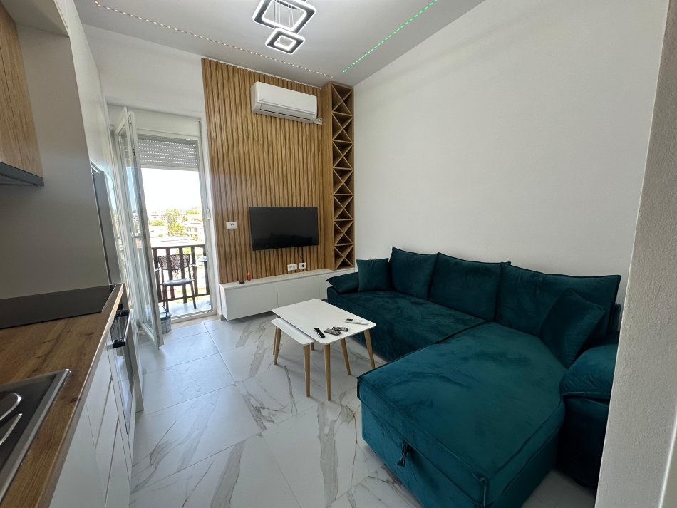 Qera,garsoniere, 250 € (Kombinat)