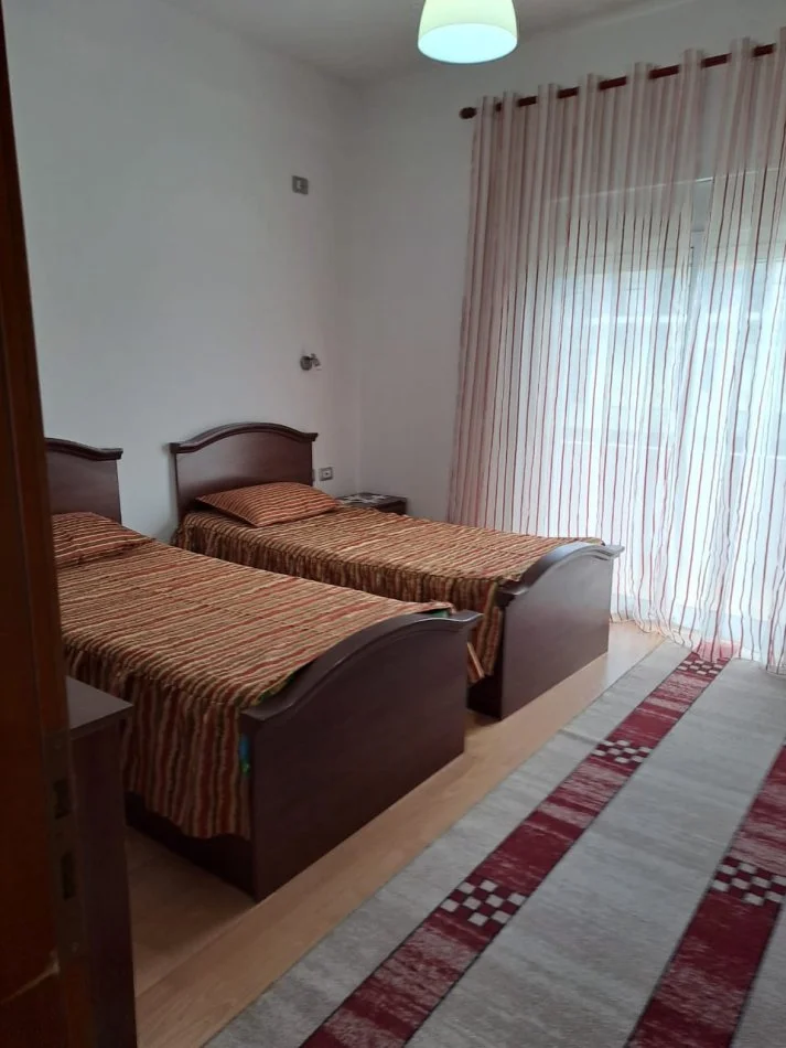 Tirane, jepet me qera apartament 2+1 Kati 2, 110 m² 450 € (Astir tek Rruga Janos Huniadi)