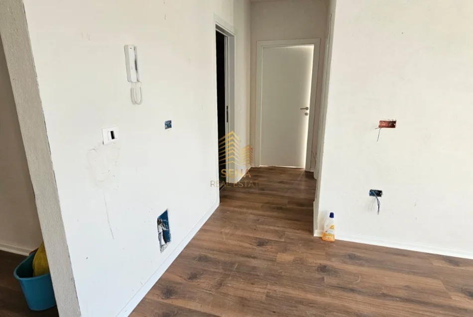 Tirane, shitet apartament 2+1+Ballkon Kati 2, 98 m² 161.000 € (Porcelan, Rezidenca KinoBlock)