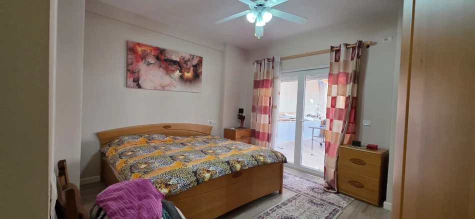 Tirane, shitet apartament 3+1 Kati 4, 260 m² 227.000 € (Fresku)