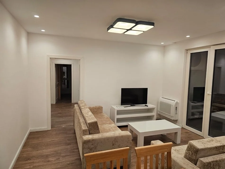 Tirane, jepet me qera apartament 2+1+Aneks+Ballkon Kati 7, 110 m² 800 € (Fusha Aviacionit)