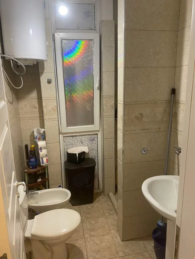 Tirane, jepet me qera apartament 1+1+BLK Kati 5, 55 m² 400 Euro (Laprak)