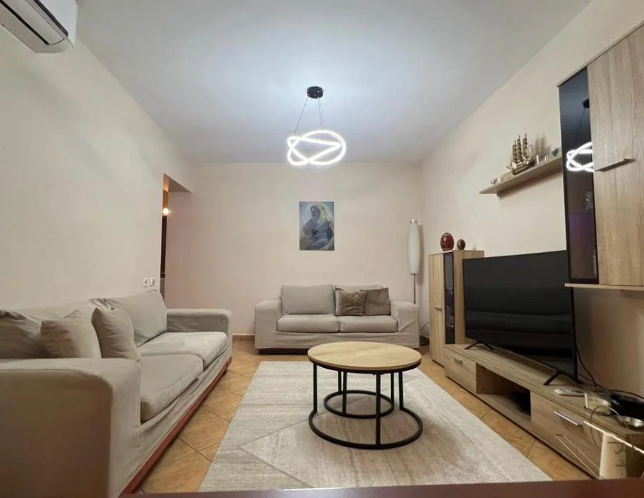 Tirane, jepet me qera apartament 2+1+Ballkon Kati 3, 80 m² 700 € 