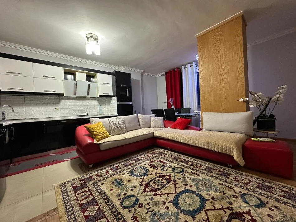 Shqiperi, jepet me qera apartament 2+1 Kati 3, 114 m² 550 € (PRANE BAR RETURN)  UNA60727