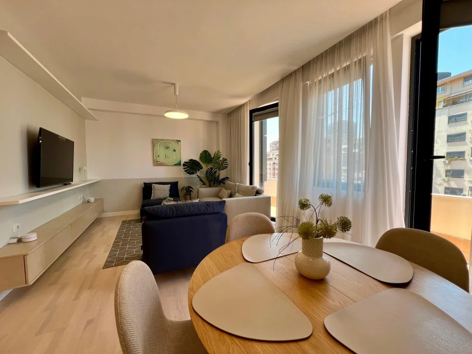 Tirane, jepet me qera apartament 2+1+Ballkon Kati 6, 95 m² 1.000 € (rruga e barrikadave)