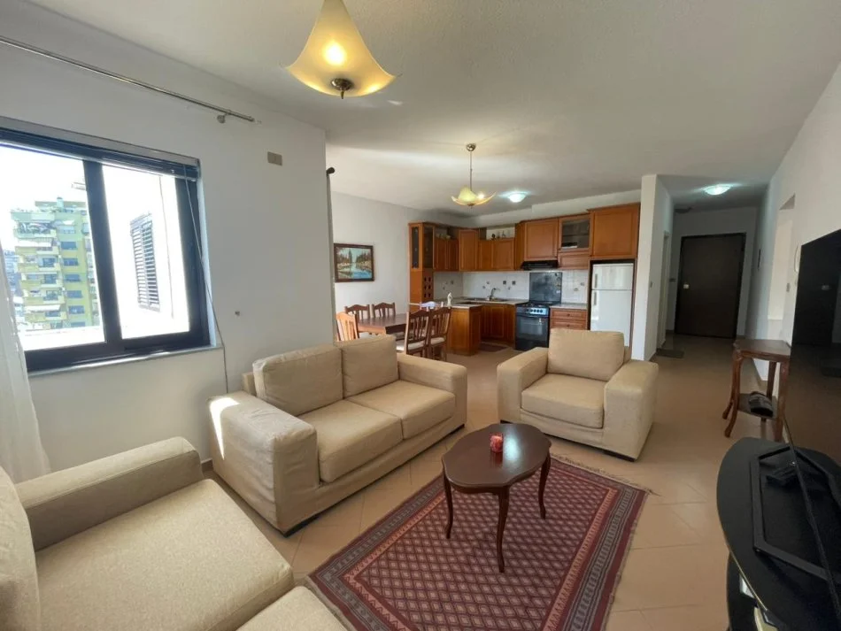 Tirane, jepet me qera apartament 2+1+Ballkon Kati 6, 102 m² 700 € (Rruga e Kosovareve)