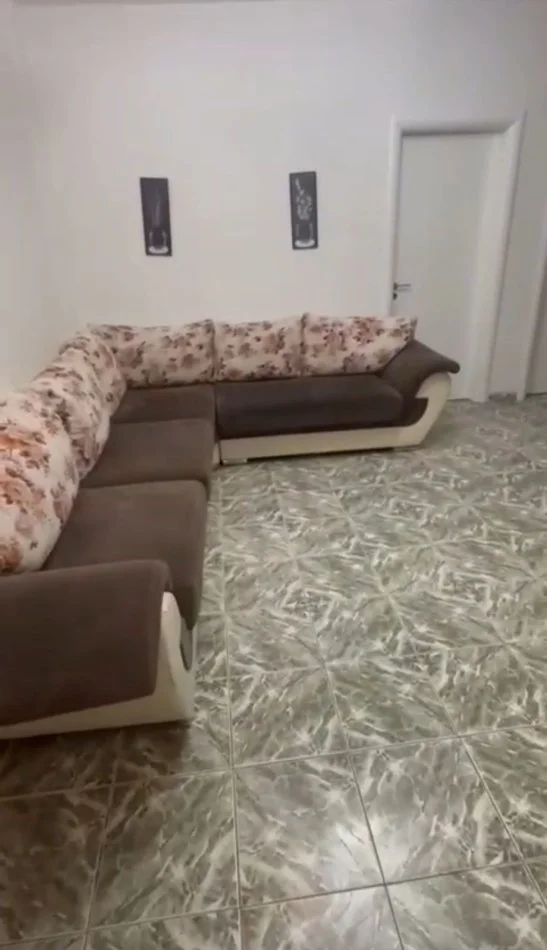 Tirane, jepet me qera apartament 2+1+Ballkon Kati 7, 87 m² 550 € (rruga Din Bosko)