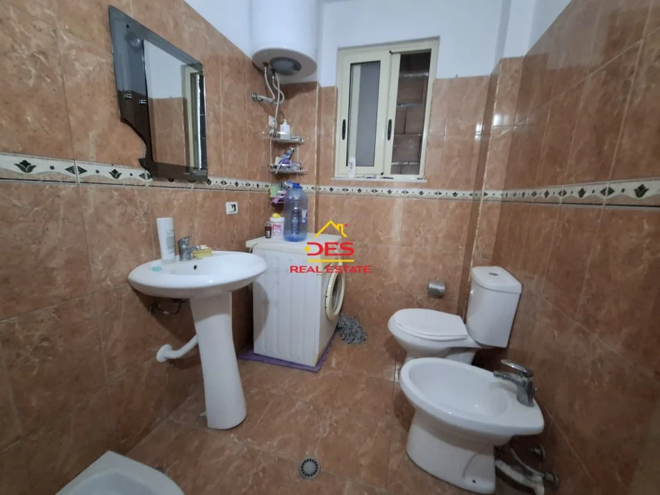 Vlore, shitet apartament 1+1+Ballkon Kati 2, 75 m² 130.000 € (Rruga Gjergj Kastrioti)