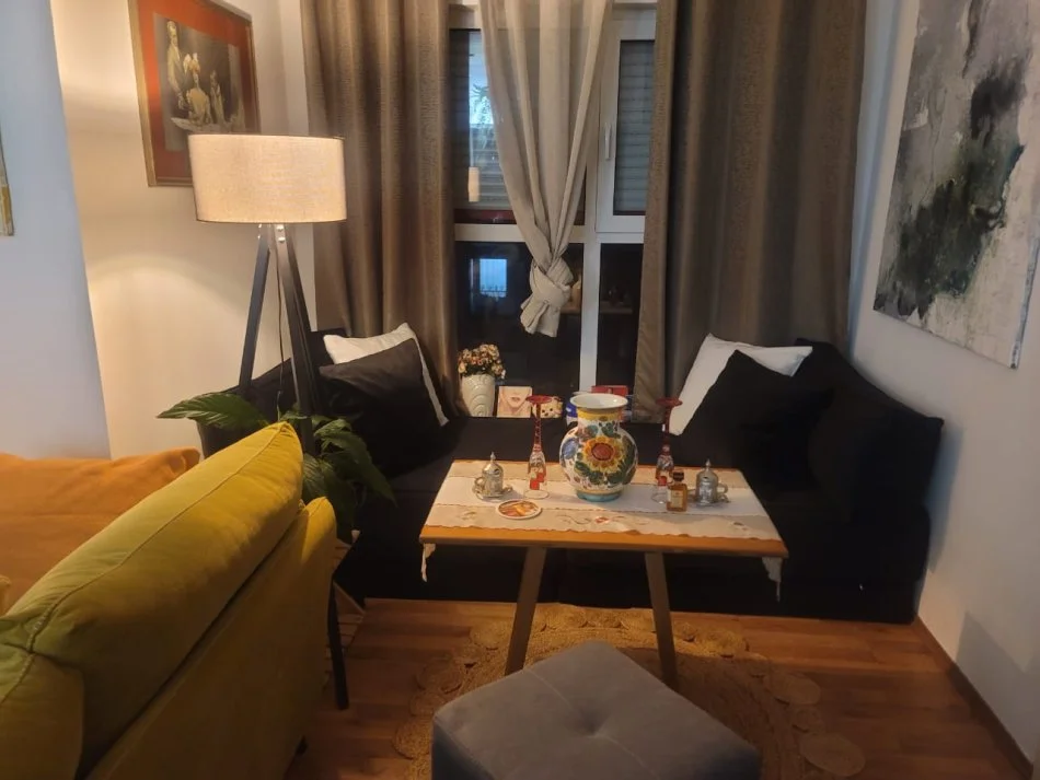 Tirane, shitet apartament 2+1+Ballkon Kati 8, 82 m² 128.000 € (Rruga Pasho Hysa)