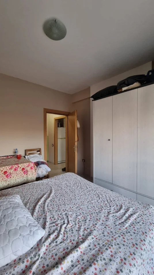 Tirane, jepet me qera apartament 1+1+Ballkon Kati 2, 70 m² 550 € (Petro Korcari)