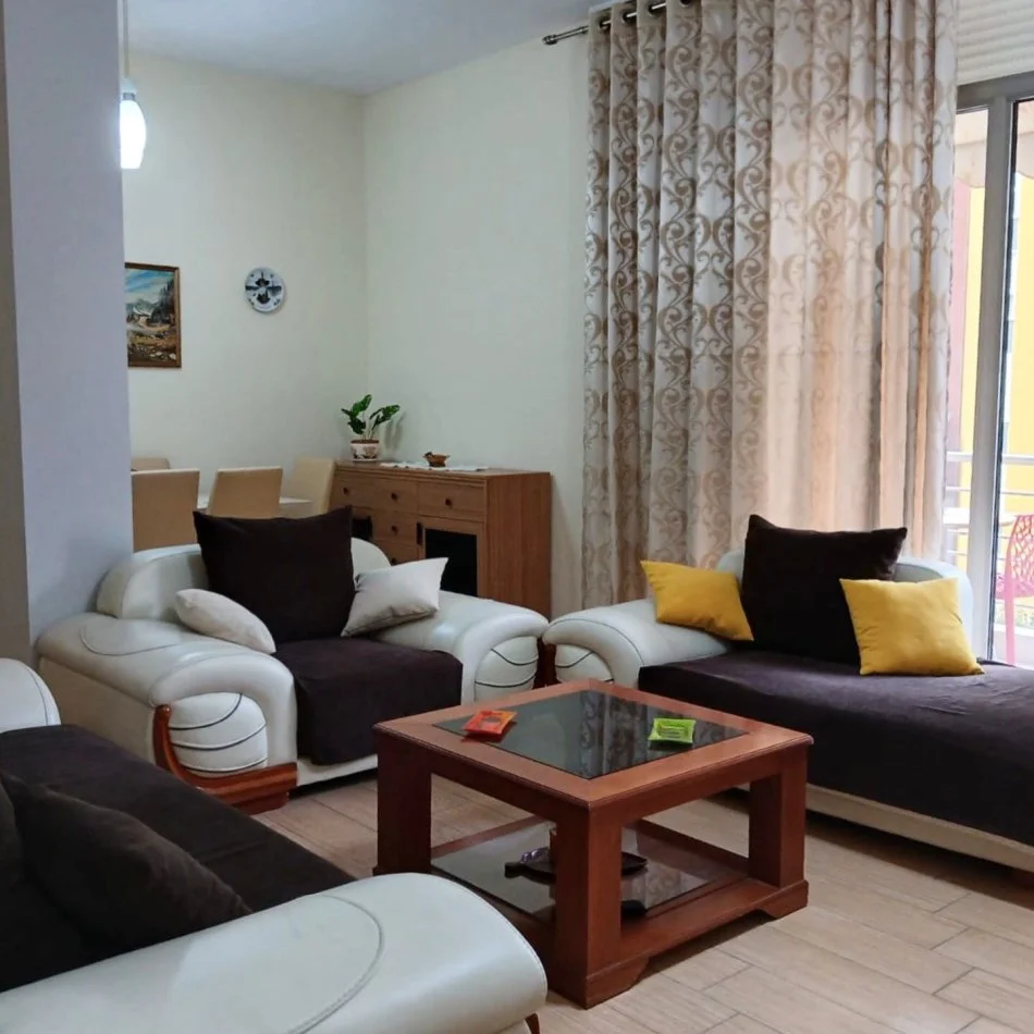 Tirane, jepet me qera apartament 3+1+Ballkon Kati 2, 1.400 € (tek Nobis)