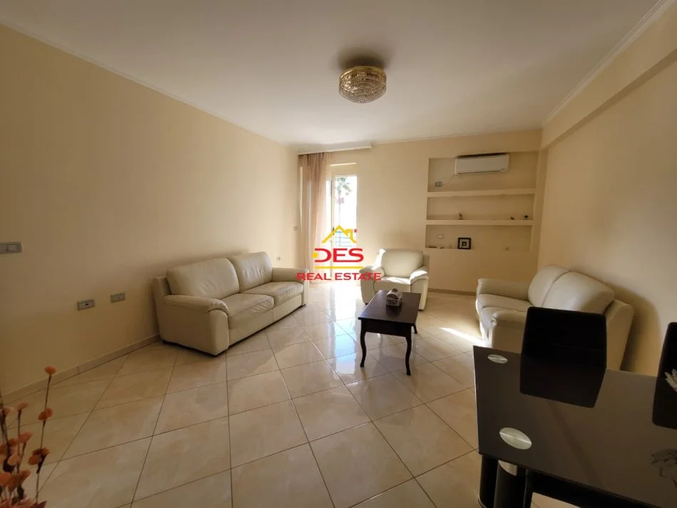 Vlore, jap me qera apartament 2+1+Ballkon Kati 2, 110 m² 500 € (Lungomare)