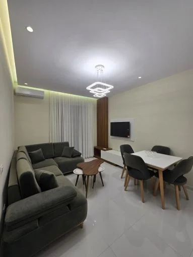 Tirane, jepet me qera apartament 1+1+Aneks+Ballkon Kati 5, 60 m² 450 € (qtu , kompleksi univers city)