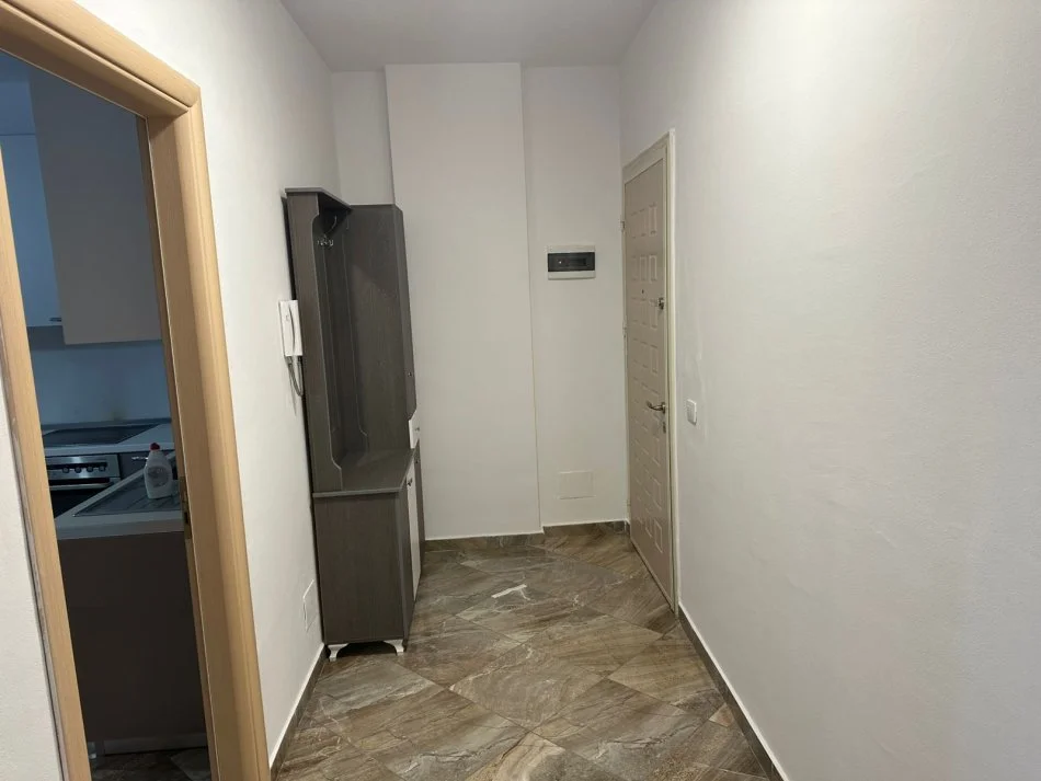Tirane, jepet me qera apartament 1+1+Ballkon Kati 5, 70 m² 400 € (Te Wel ASTIR)