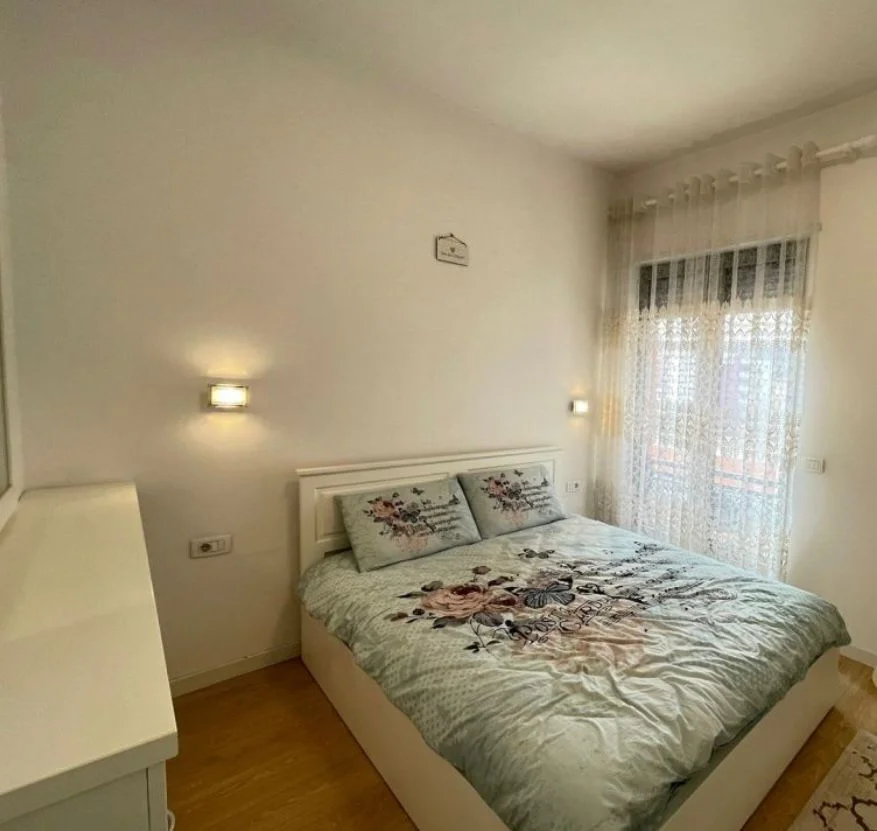 Tirane, jepet me qera apartament 2+1 Kati 3, 110 m² 1.200 € (Kompleksi Delijorgji)