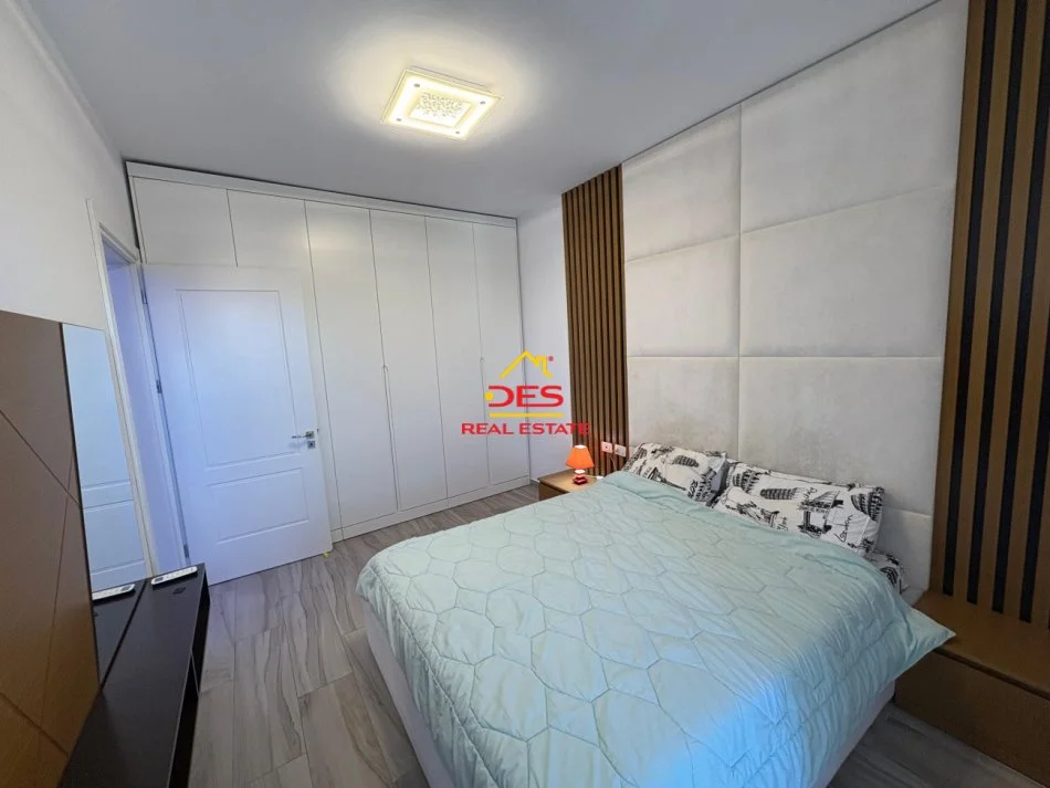 Vlore, jepet me qera apartament 1+1+Ballkon Kati 10, 70 m² 400 € (Rruga Gjergj Arianiti)
