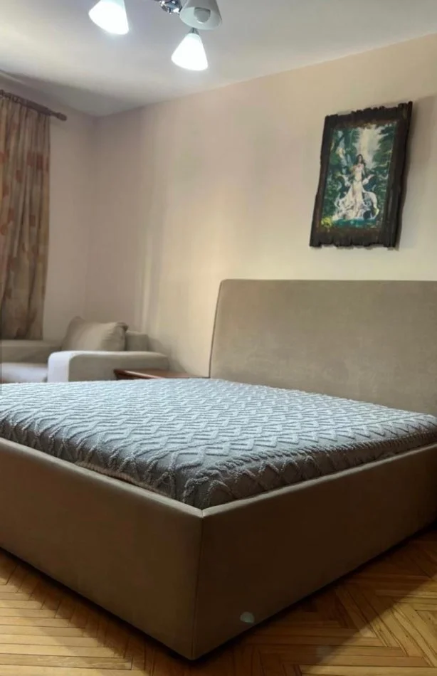 Tirane, jepet me qera apartament 2+1+Ballkon Kati 3, 80 m² 700 € 