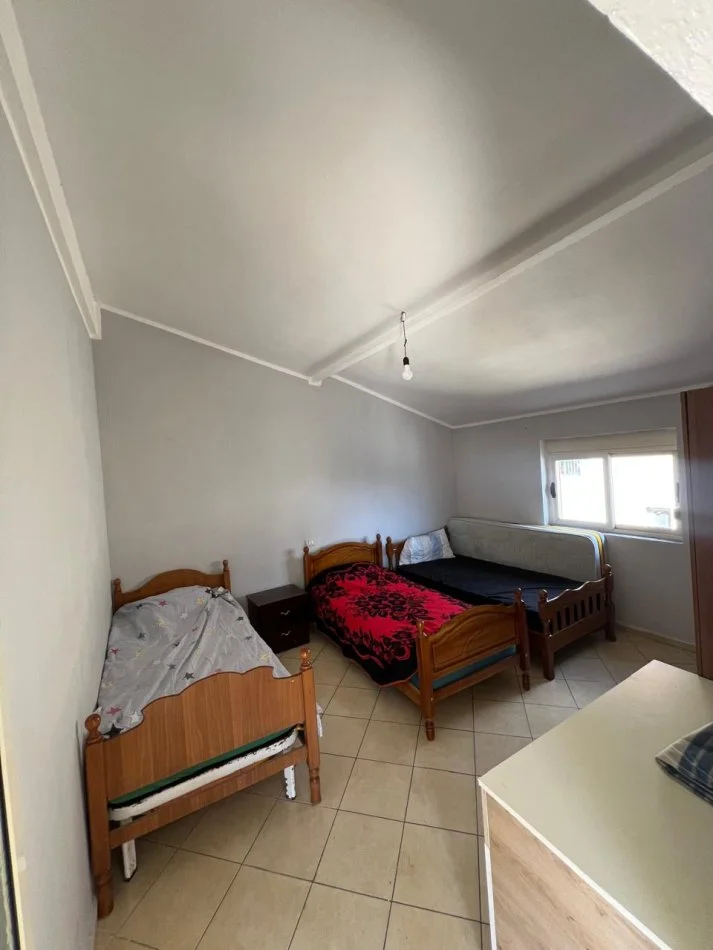 Tirane, jepet me qera shtepi 2+1+Ballkon Kati 3, 110 m² 400 € (Qytet Studenti)