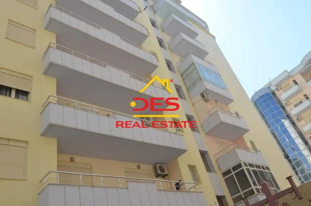Vlore, jepet me qera apartament 1+1+Ballkon Kati 3, 70 m² 300 € (Rruga Murat Tërbaçi)