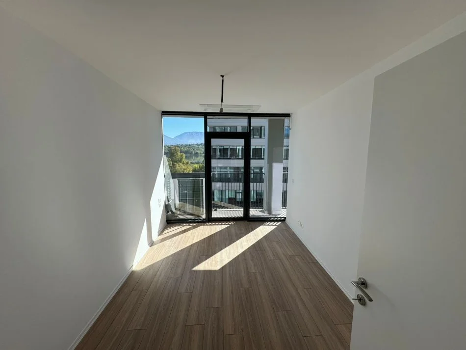 Tirane, jepet me qera apartament 3+1 Kati 3, 123 m² 1.400 € (liqeni i tiranes)