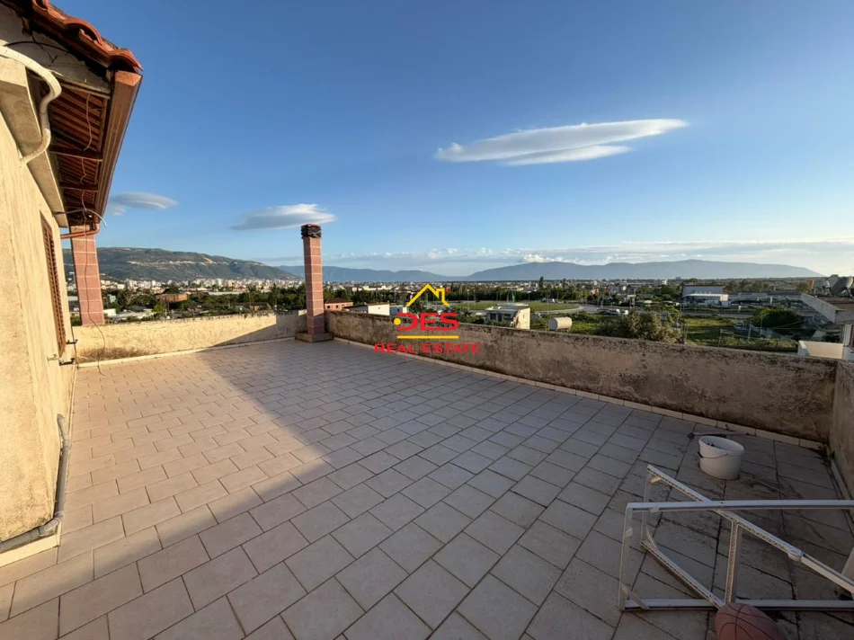 Shqiperi, jepet me qera Vile 1+1+Ballkon Kati 3, 80 m² 300 € (Rruga Demokracia)