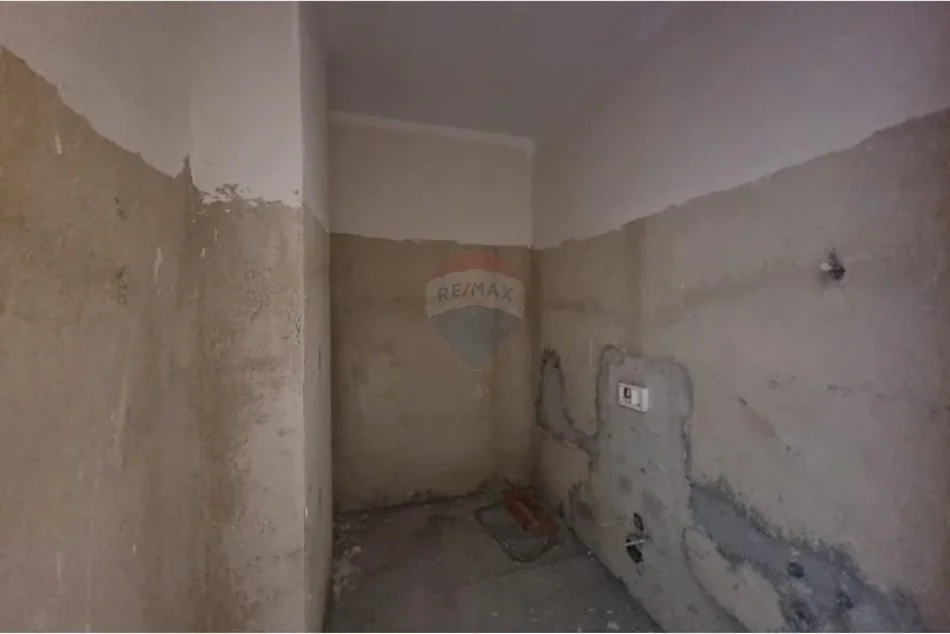 Tirane, shitet apartament Kati 1, 130 m² 233.820 € (Rruga e Elbasanit)