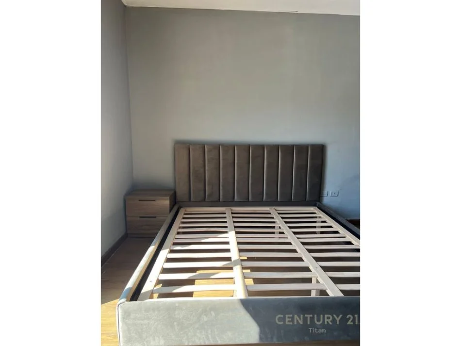 Tirane, shitet apartament 2+1+Ballkon Kati 4, 166 m² 300.000 € (Kodra e Diellit)