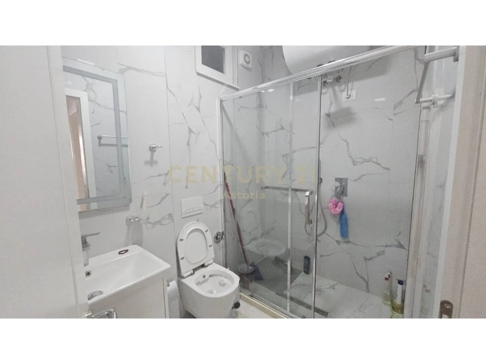 Tirane, jepet me qera apartament 2+1+Aneks+Ballkon Kati 4, 116 m² 500 € (Kinostudio, Tiranë)