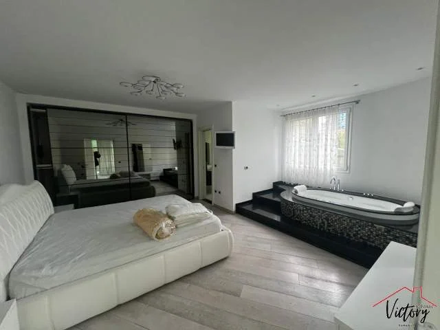 Tirane, jepet me qera apartament 3+1 Kati 2, 197 m² 3.000 Euro (bllok , tirane)