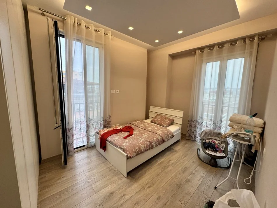 Tirane, shitet 2+1+Ballkon Kati 5, 106 m² 183.000 € (Oxhaku, Prane Xhamise Xhura)