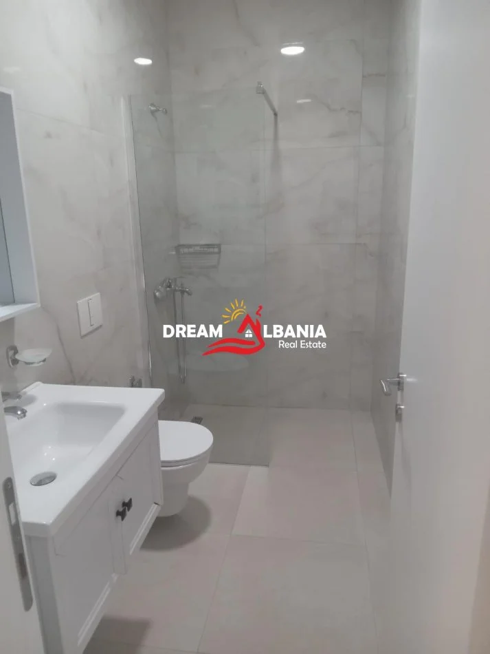 Tirane, jepet me qera apartament 2+1 Kati 2, 100 m² 700 € (Xhamlliku)