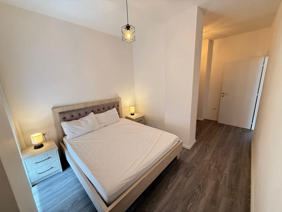 Tirane, jepet me qera apartament 1+1 Kati 3, 56 m² 600 € (Fillimi i Rruges se dibres)