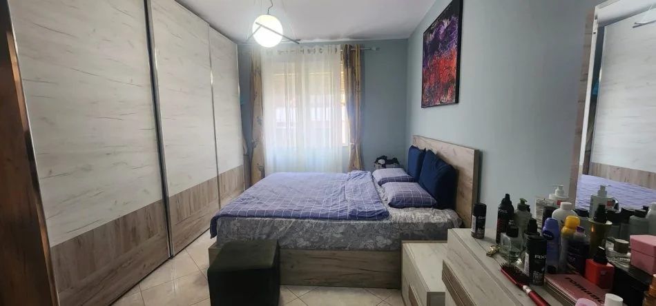 Tirane, shitet apartament 2+1+Ballkon Kati 3, 101 m² 135.000 € (tek Fresku)