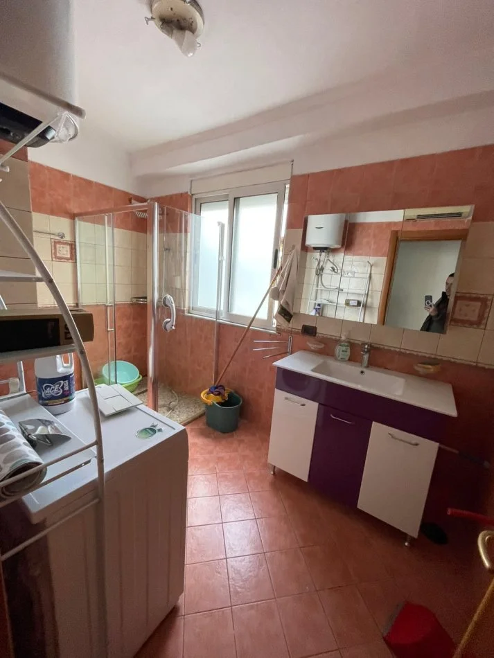 Tirane, jepet me qera apartament 2+1 , 85 m² (ish ekspozita)