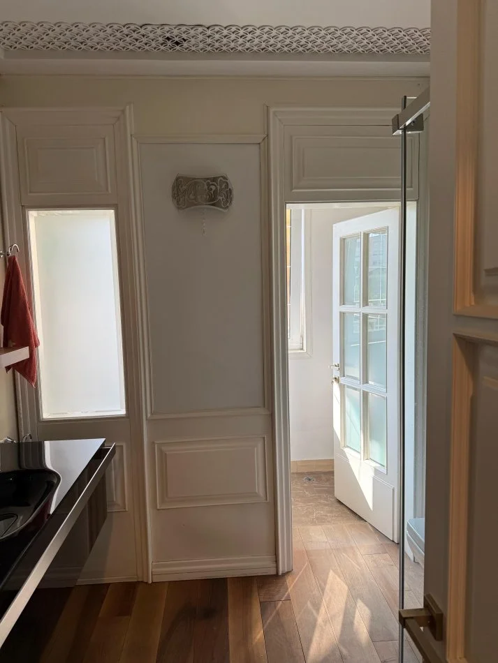 Tirane, jepet me qera apartament 1+1+Aneks Kati 1, 700 € (Shkolla e Kuqe)