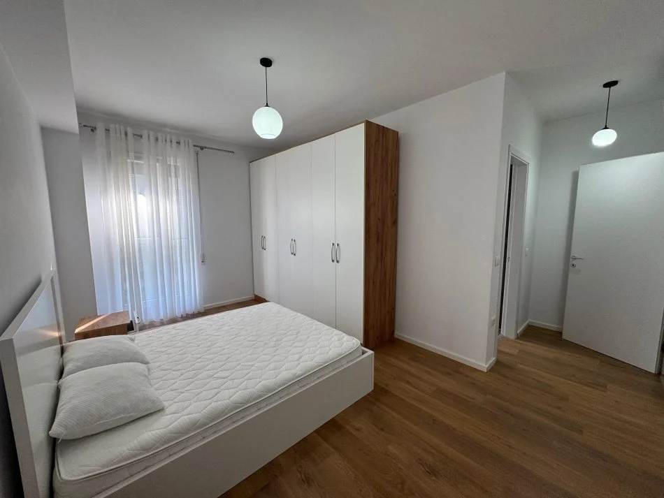Tirane, jepet me qera apartament 2+1 Kati 3, 97 m² 850 € (Trio towers residence)