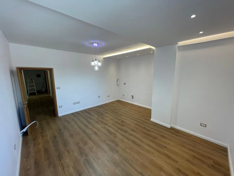 Tirane, shitet apartament 2+1 Kati 3, 178.000 € 