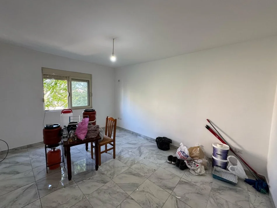 Tirane, jepet me qera apartament 2+1 Kati 3, 75 m² 350 € (Allias)