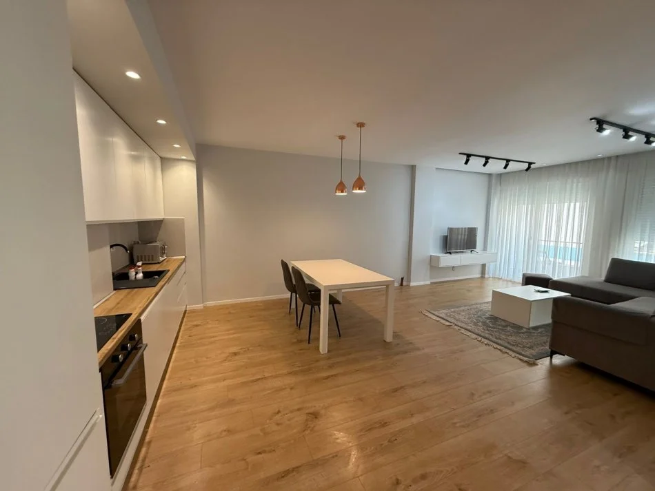 Tirane, jepet me qera apartament 1+1+Ballkon Kati 2, 67 m² 500 € (Kompleksi Mateo, Kopshti Botanik)