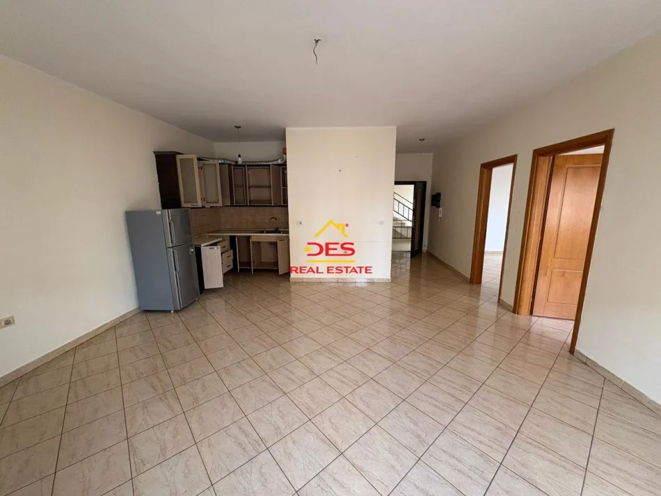 Vlore, shitet apartament 1+1+Ballkon Kati 5, 110 m² (Rruga Kosova)