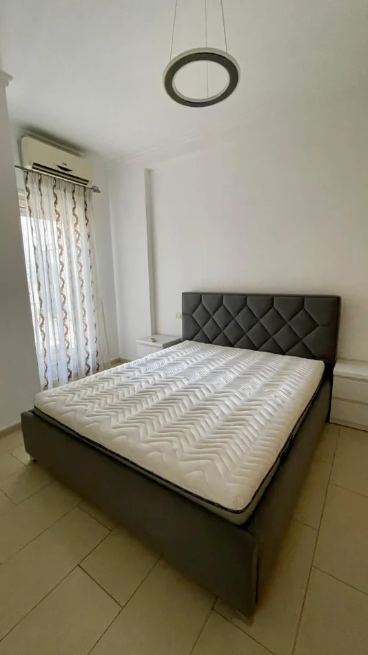 Tirane, jepet me qera apartament 1+1 Kati 4, 70 m² 800 € (Rruga Him Kolli)