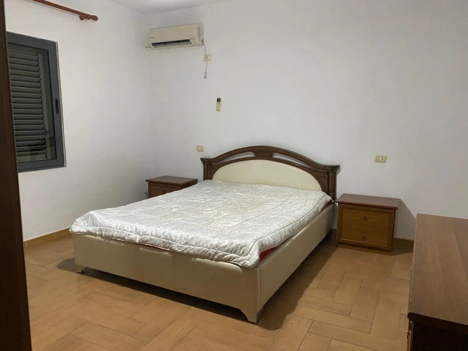 Tirane, jepet me qera Vile 2 Katshe  350€ (Vile 3 kateshe)