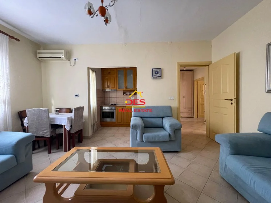 Vlore, jepet me qera apartament 2+1+Ballkon Kati 4, 55 m² 250 € (Rruga Osman Haxhiu)