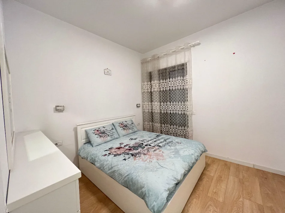 Tirane, jepet me qera apartament 2+1 Kati 3, 110 m² 1.200 € (Kompleksi Delijorgji)