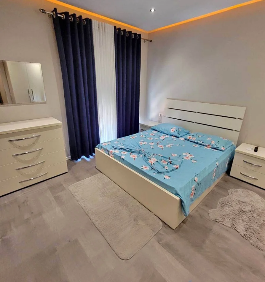 Tirane, jepet me qera apartament 2+1 Kati 5, 111 m² 800 € 