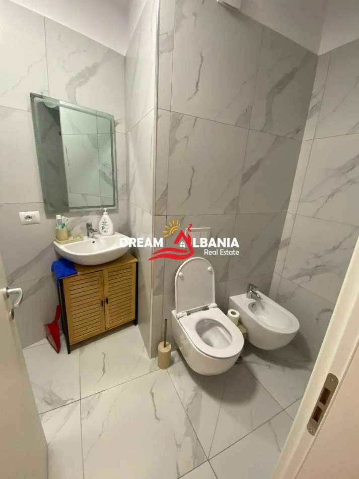 Tirane, jepet me qera apartament 1+1 Kati 6, 70 m² 600 € (Liqeni i Thate)